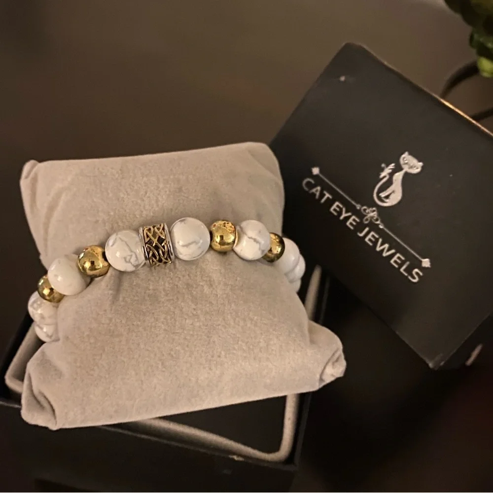 Cat Eye Jewels Howlite Celtic Knot Bracelet Gold Beads Stretch Unisex